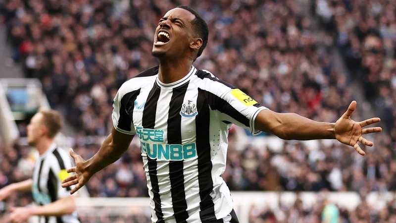 Alexander Isak quá đắt đỏ